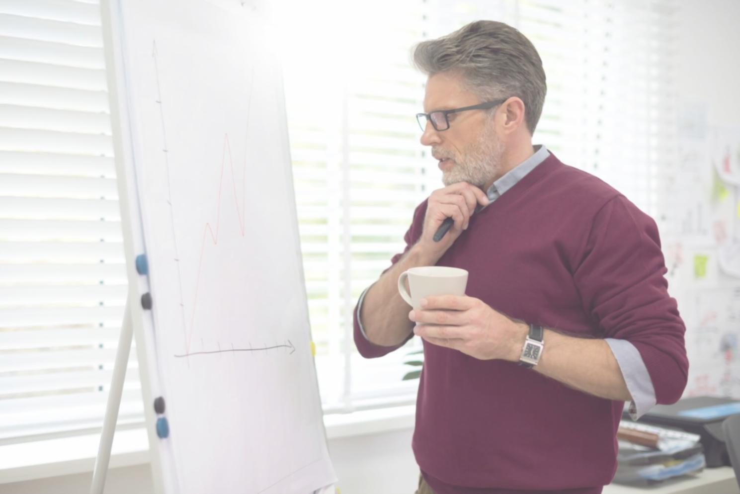 Session d'étude collaborative avec analyses financières et échanges entre participants